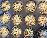 Foto del paso 10 de la receta: Mini quiches de tofu, cebolla caramelizada, espinacas, queso mozzarella y bacon