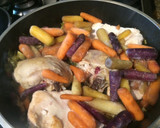 Foto del paso 6 de la receta: Pollo a la cacerola con zanahorias baby y ciruelas secas