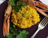 Foto del passaggio 5 della ricetta Risotto con scampi e zafferano