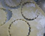 Foto del paso 2 de la receta: Galletitas de limón sin manteca 🍋