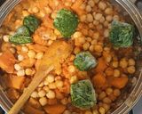 Csicseriborsós-édesburgonyás- spenótos ragu recept fázis 3 fotója