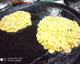 A picture of step 3 of Maggi Omelette.