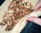 A picture of step 4 of Stuffed Onion masala paratha.