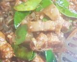 รูปขั้นตอนการทำที่ 4 ของ ผัดพริกแกงหมูสามชั้นใส่หัวปลี