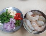 รูปขั้นตอนการทำที่ 1 ของ ข้าวไรย์เบอรี่ขยำกุ้ง