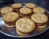 A picture of step 4 of Monaco Biscuit Sandwich (No Fire).