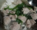 Foto langkah ke 2 dari resep 849) Sayur Bening Lobak Bakso.