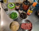 韭菜皮蛋炒肉末的食譜步驟1照片