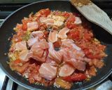 Foto del passaggio 1 della ricetta Busiate con salmone, pomodori e porro