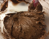 Foto del passaggio 5 della ricetta Torta al cioccolato con pere al vino rosso