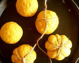 A picture of step 8 of Pumpkin buns.