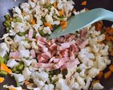 Hình bước làm 3 của món Cơm Chiên Thập Cẩm Masala