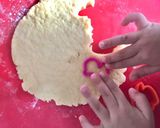 Hình bước làm 2 của món Bé làm bánh quy bơ phô mai