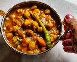 A picture of step 8 of Chole masala.