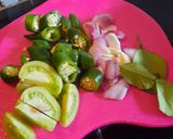 Foto langkah ke 2 dari resep Cumi Basah Cabe Hijau.
