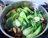 Hình bước làm 4 của món Cải Thìa Xào Nấm Đông Cô