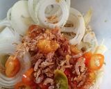 Gambar langkah 3 resipi Kerabu mangga bunga kantan.