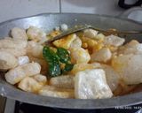 Foto langkah ke 6 dari resep Oseng krecek tahu pedas.