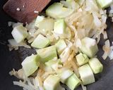 Une image de l'étape 1 de Soupe de brocolis aux amandes.