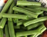 A picture of step 5 of Warm salad: squash, green beans and rocket.