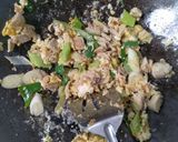 Foto langkah ke 4 dari resep Kwetiau Goreng Ayam.