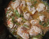 Foto del paso 5 de la receta: Arroz con pollo, espárragos, judías y ajos tiernos