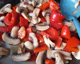 Foto del paso 2 de la receta: Crema de pimiento rojo y champiñones 🍎🍄🍄