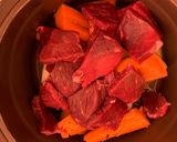 Foto del paso 7 de la receta: Mi guiso de rosbif, verduras y vino (una Bourguignon simple y sabrosa con papas al horno)