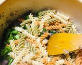 Foto del paso 3 de la receta: Pasta Fusilli de colores con bimi!