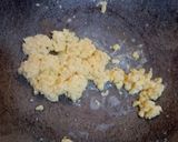 Foto langkah ke 1 dari resep Tumis sosis telur.