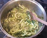 A picture of step 4 of Courgette spaghetti with pesto without cheese.