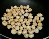 A picture of step 1 of Shahi Makhana Kheer.