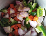 बेसन वेजिटेबल चीला(besan vegetable chilla recipe in hindi) रेसिपी चरण 1 फोटो