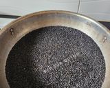 Hình bước làm 1 của món Sữa mè đen, hạt điều