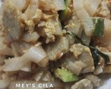 Foto langkah ke 3 dari resep Kwetiau Goreng Kangkung.