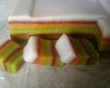 Foto langkah ke 4 dari resep Kueh lapis tepung tapioca dn tepung beras.
