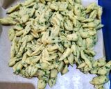 Foto langkah ke 2 dari resep Kue Bawang Renyah & Gurih.