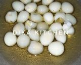 Foto langkah ke 1 dari resep Sambal goreng kentang telur puyuh.