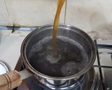 A picture of step 4 of Kashmiri chai.