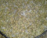 A picture of step 1 of Mujaddara Makhbousa (Bisara).