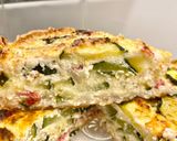 Foto del paso 11 de la receta: Pastel salado de hojaldre con calabacín, requesón y salami