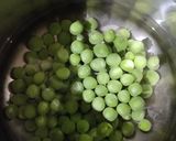 A picture of step 1 of Green peas stuffed potato patties.