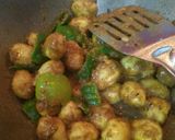 A picture of step 2 of Potato Capsicum curry.