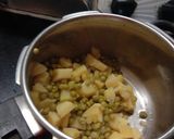 A picture of step 2 of Tasty pav bhaji.
