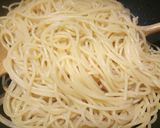 A picture of step 3 of Spaghetti aglio, olio e peporoncino.