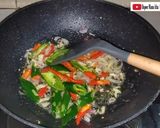 Foto langkah ke 2 dari resep Telor Ceplok Saus Tiram.