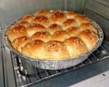 Foto langkah ke 12 dari resep Honeycomb Bread / Khaliat Nahal / Roti Sarang Lebah.