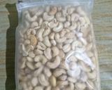 Foto langkah ke 1 dari resep Kacang Mede Telur (Kacang Disco).