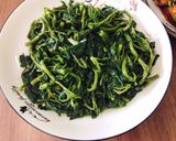 Hình bước làm 1 của món Rau muống xào tỏi