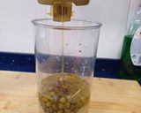 Foto del paso 2 de la receta: Vinagreta de alcaparras y miel con almendras